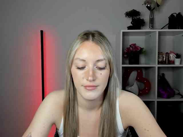 EvelynBlond26