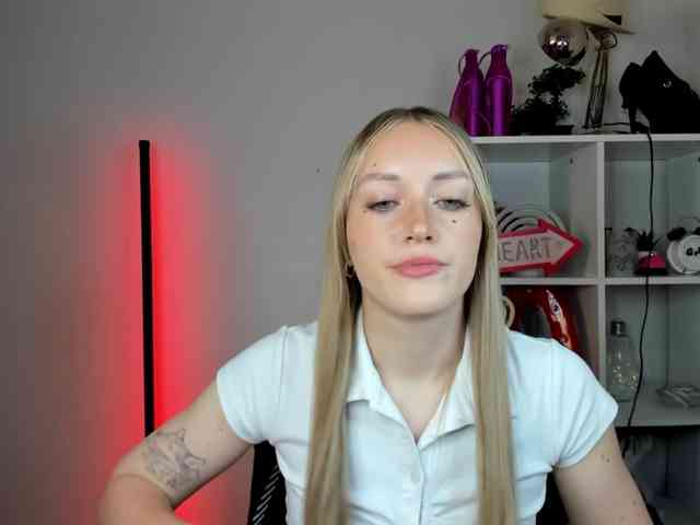 EvelynBlond26