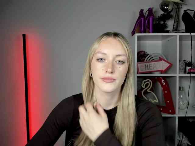 EvelynBlond26
