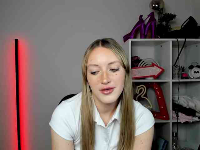 EvelynBlond26
