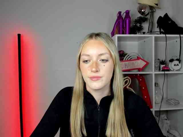 EvelynBlond26
