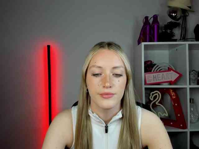 EvelynBlond26
