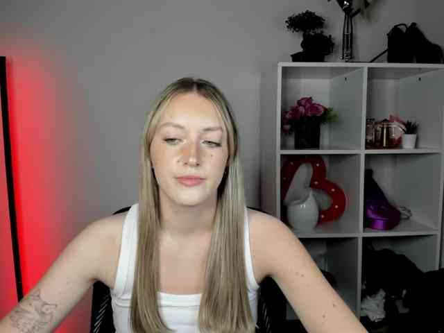 Model: EvelynBlond26
