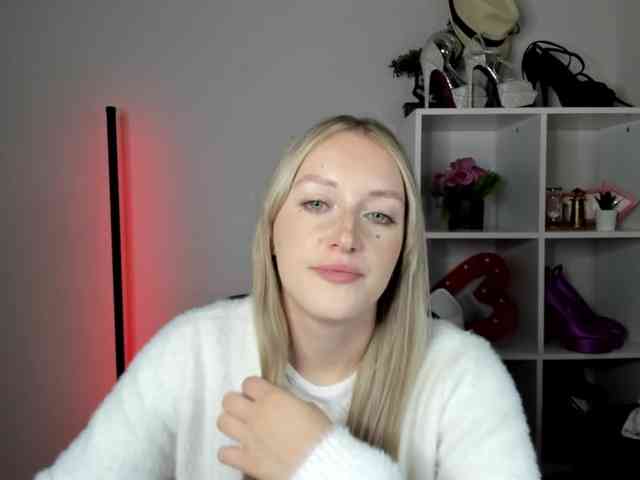 EvelynBlond26