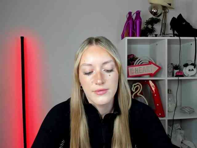 EvelynBlond26