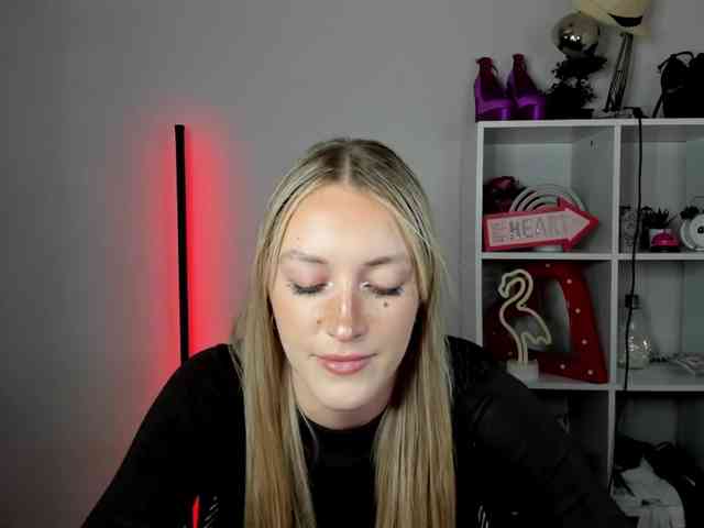 EvelynBlond26