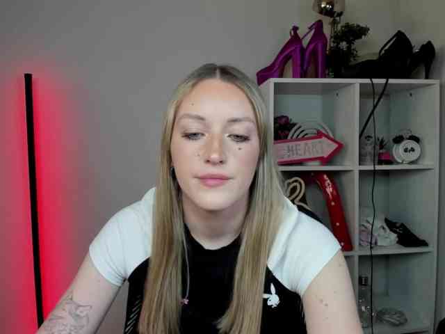 EvelynBlond26