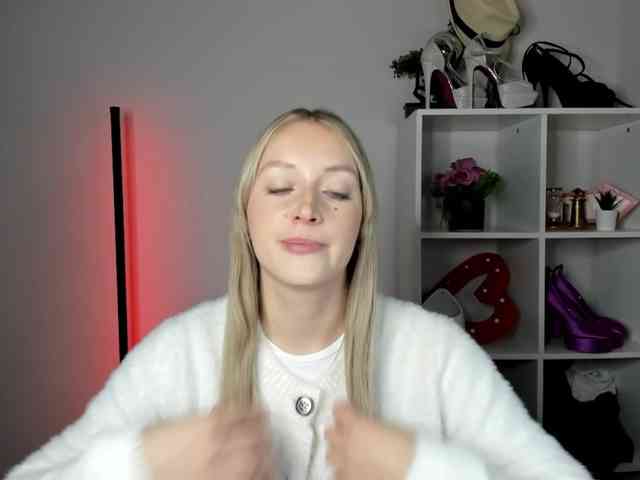 EvelynBlond26