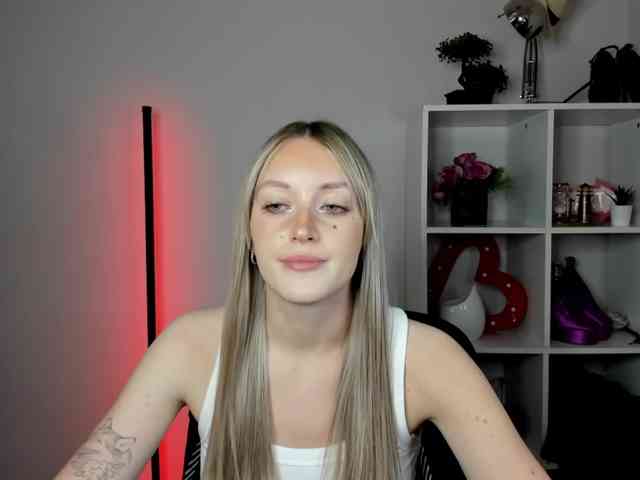 EvelynBlond26