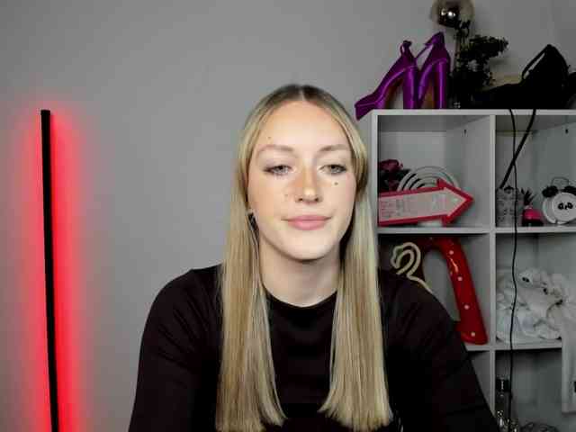 EvelynBlond26