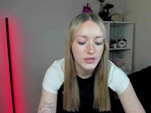 EvelynBlond26