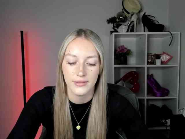 Model: EvelynBlond26