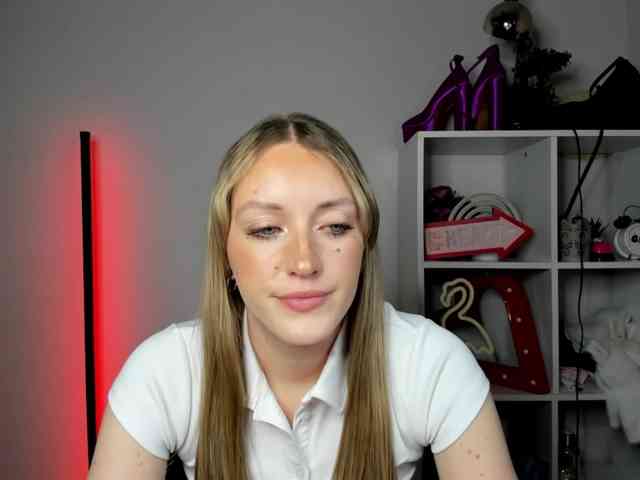 EvelynBlond26