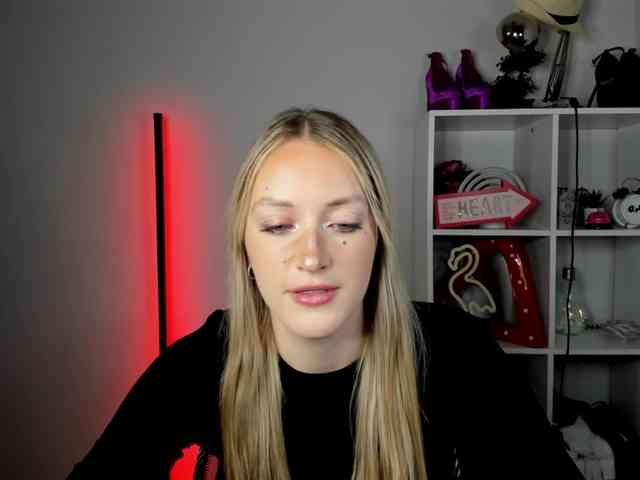 EvelynBlond26
