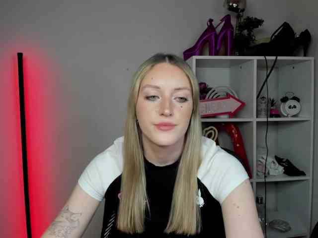 EvelynBlond26