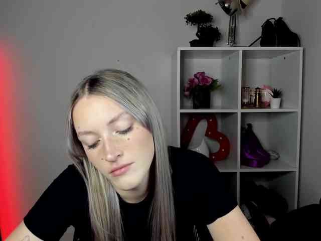 EvelynBlond26 webcam
