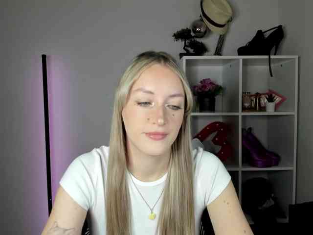 EvelynBlond26