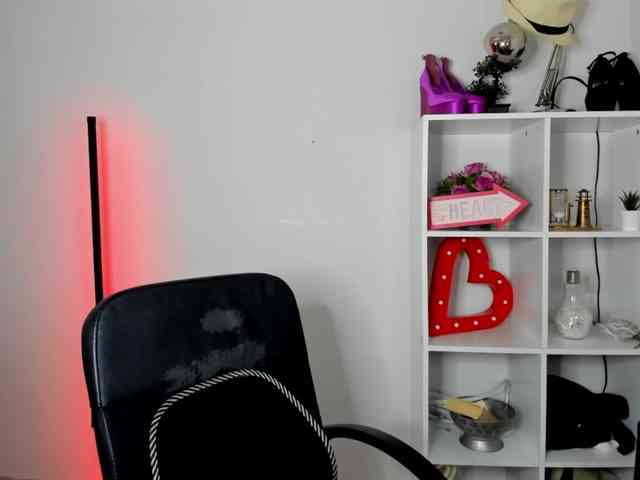 EvelynBlond26