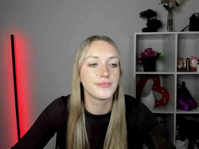 EvelynBlond26