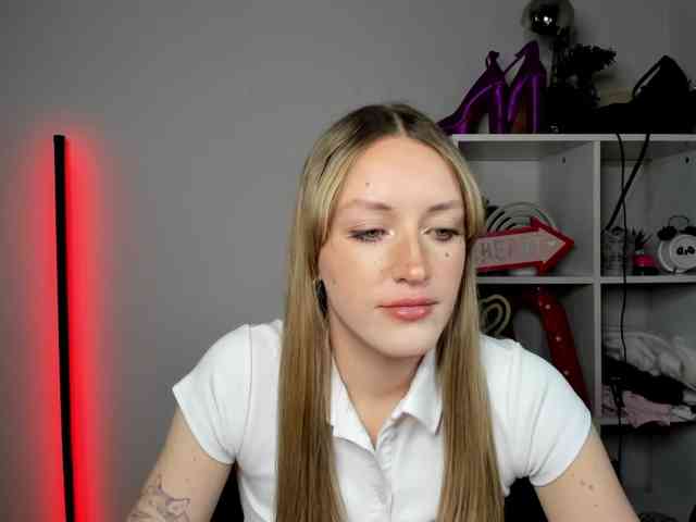 EvelynBlond26