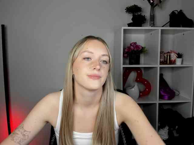 Model: EvelynBlond26