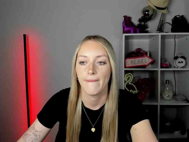 EvelynBlond26