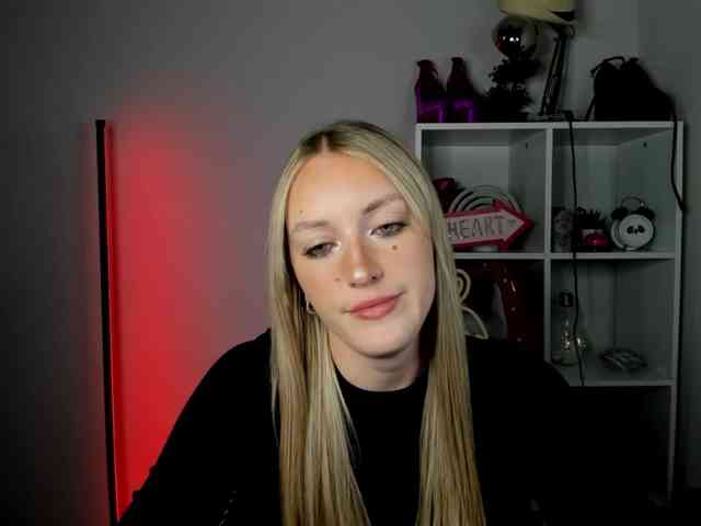 EvelynBlond26