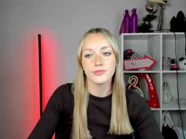 EvelynBlond26