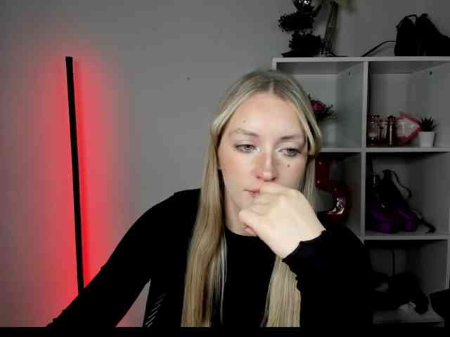 EvelynBlond26
