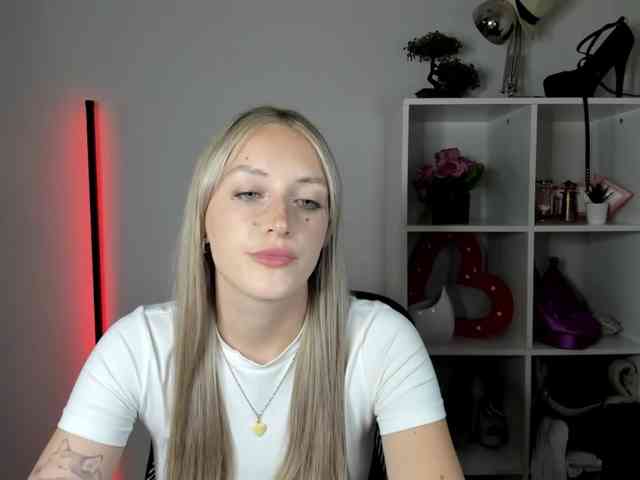 EvelynBlond26