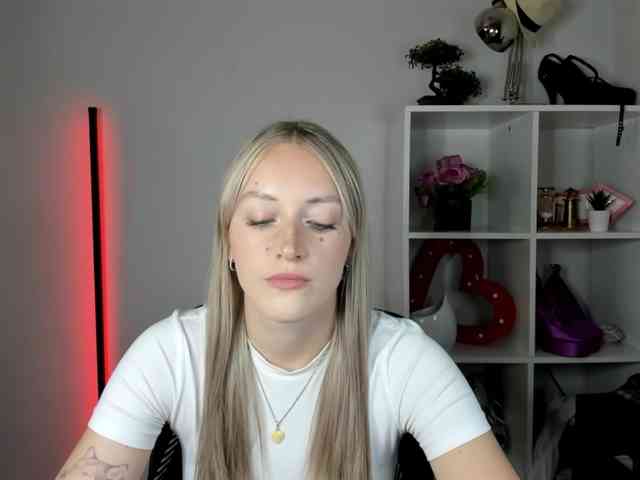 EvelynBlond26