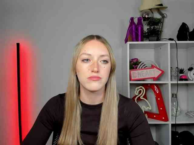 EvelynBlond26