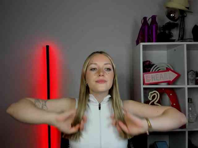 EvelynBlond26