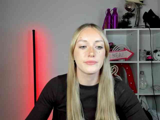 EvelynBlond26