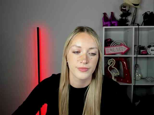 EvelynBlond26