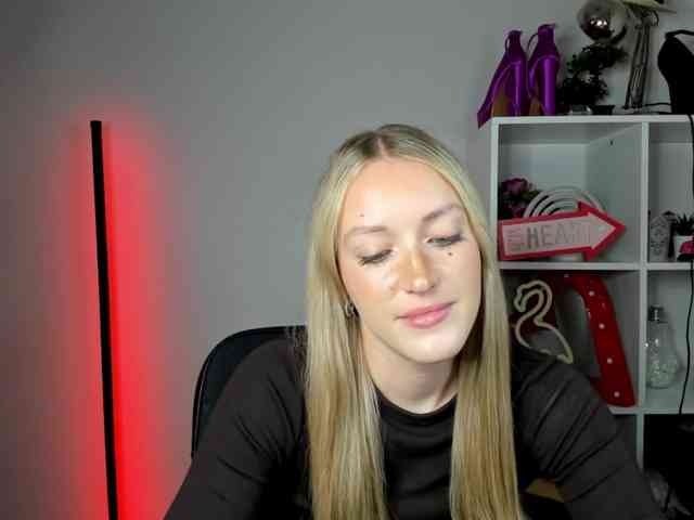 EvelynBlond26