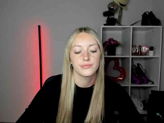 EvelynBlond26