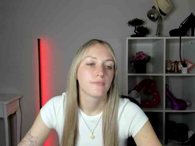 Model: EvelynBlond26