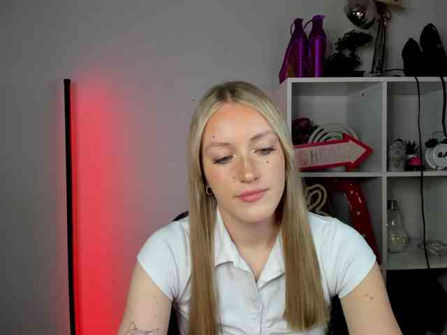 EvelynBlond26