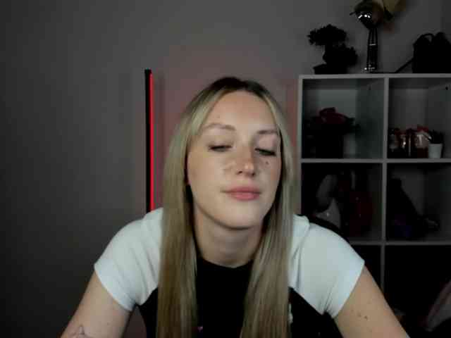 Model: EvelynBlond26