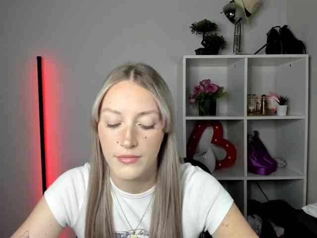 Model: EvelynBlond26