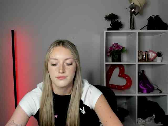 Model: EvelynBlond26