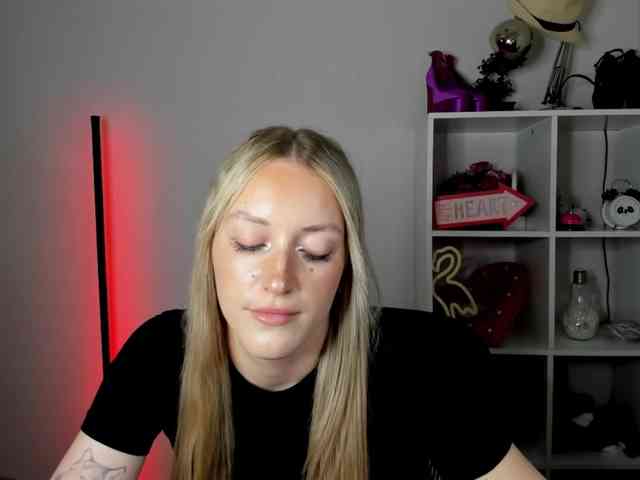 EvelynBlond26