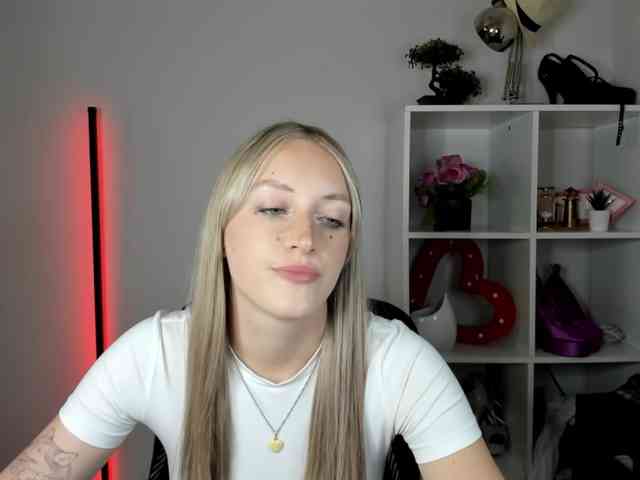 EvelynBlond26