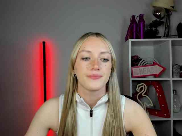 EvelynBlond26