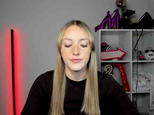 EvelynBlond26