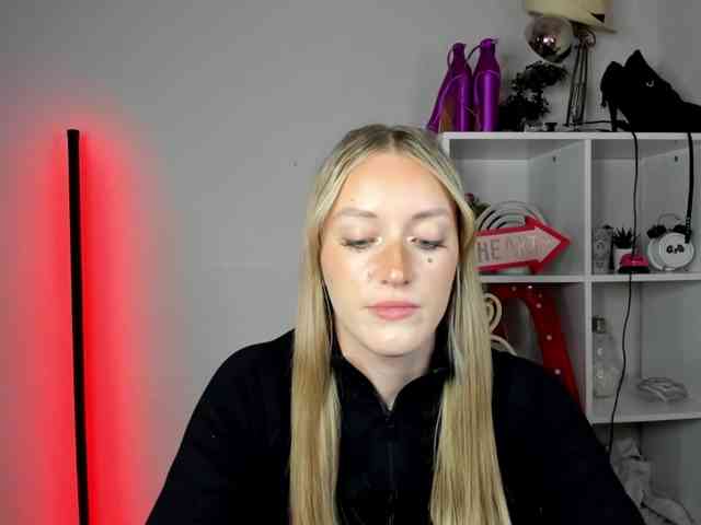 EvelynBlond26