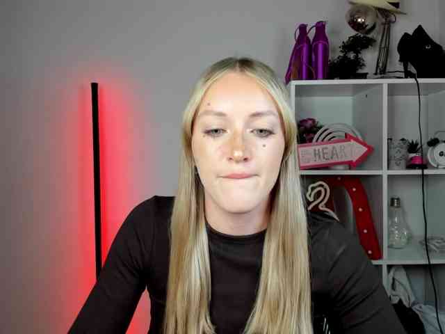 EvelynBlond26