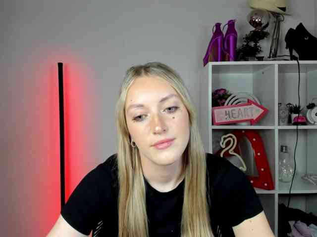 Model: EvelynBlond26