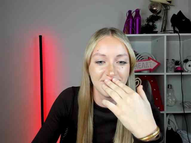 EvelynBlond26